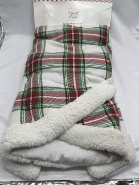 North Pole Trading Company Plaid Sherpa Lined Christmas Tree Skirt 52” RL NWT